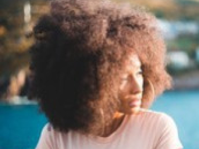  How to protect your frizzy and curly hair during the summer?